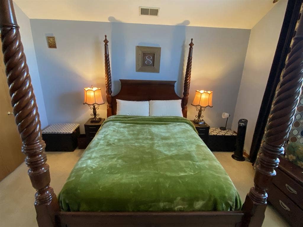 Cozy Room Available in NAPERVILLE
