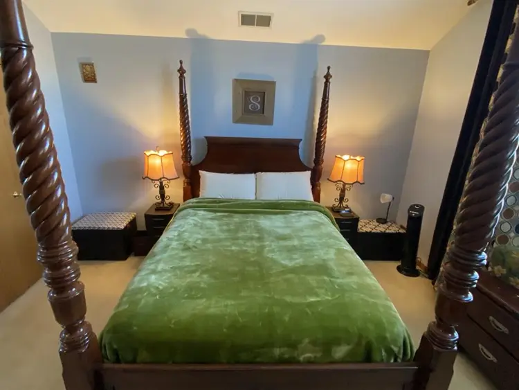 Cozy Room Available in NAPERVILLE
