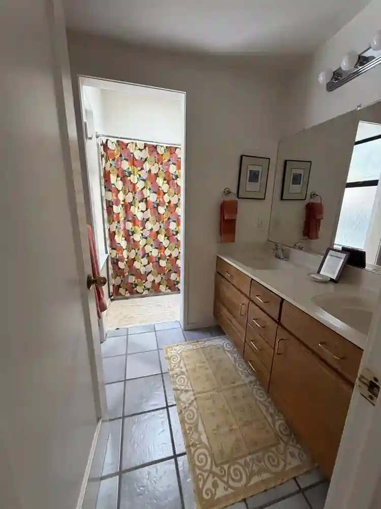 Charming 2 BR 2BA home room to rent