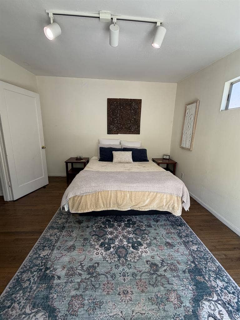 Charming 2 BR 2BA home room to rent