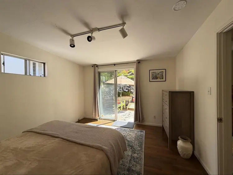 Charming 2 BR 2BA home room to rent