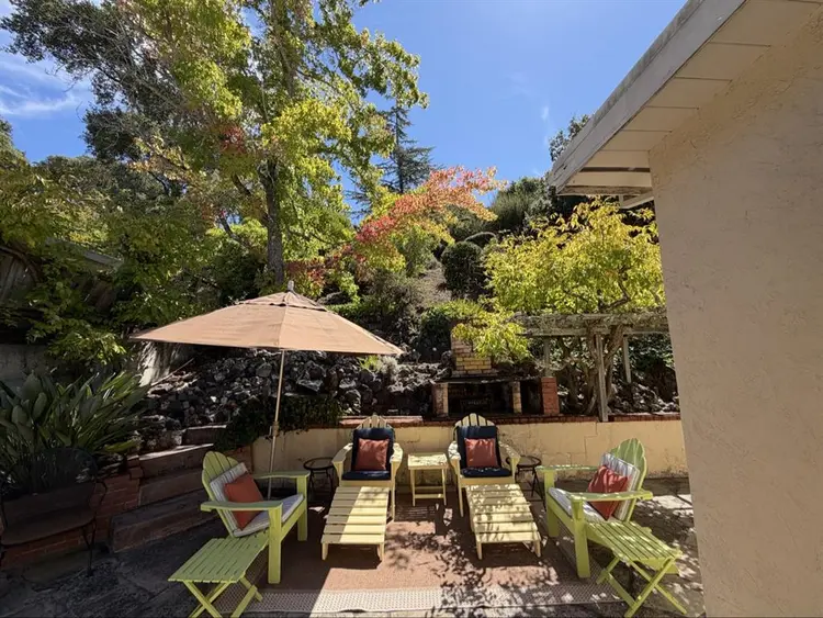 Charming 2 BR 2BA home room to rent