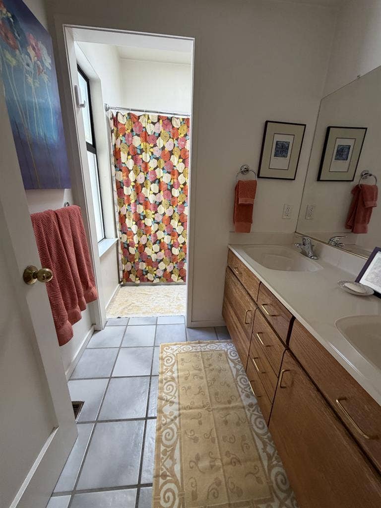 Charming 2 BR 2BA home room to rent
