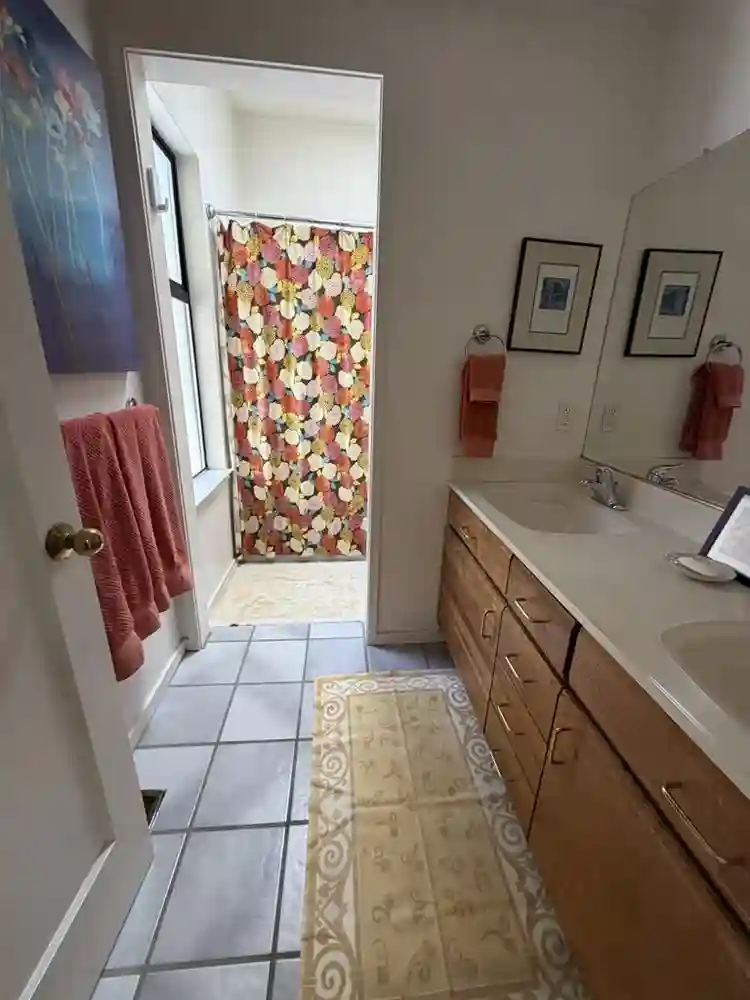 Charming 2 BR 2BA home room to rent