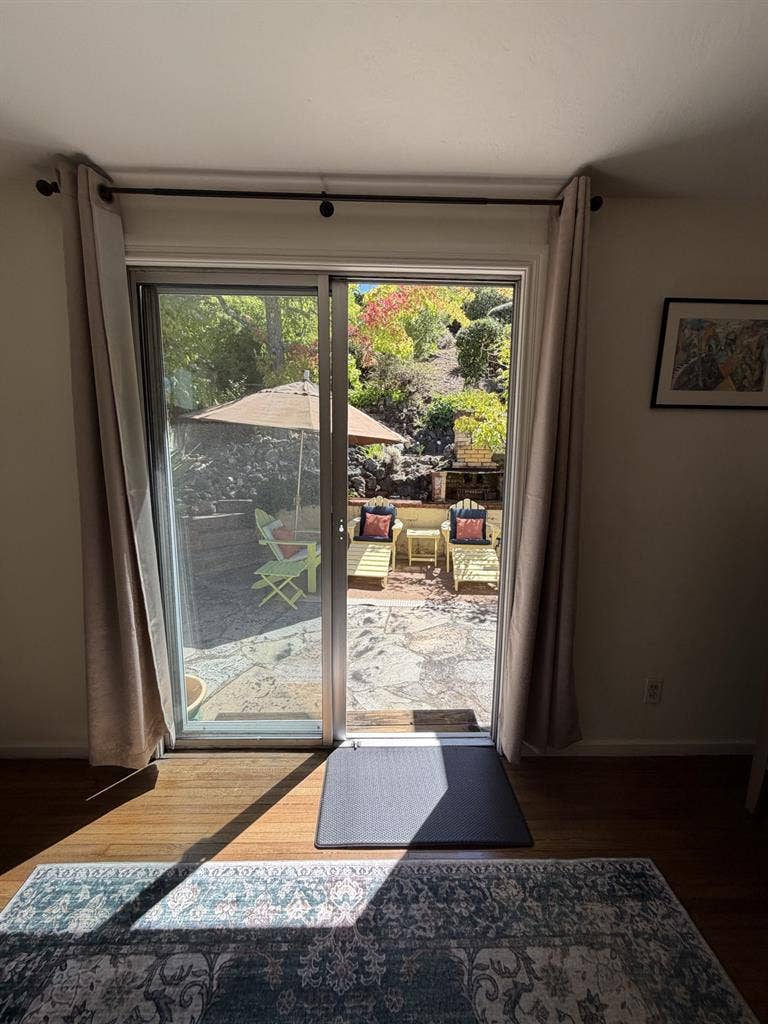 Charming 2 BR 2BA home room to rent
