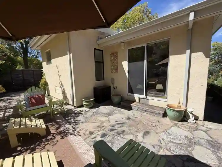 Charming 2 BR 2BA home room to rent