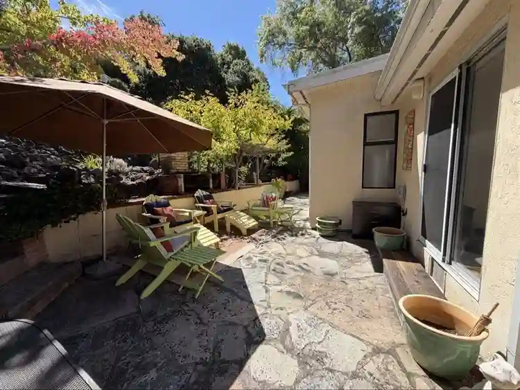 Charming 2 BR 2BA home room to rent