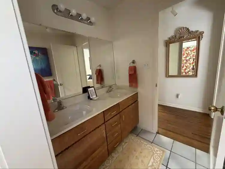 Charming 2 BR 2BA home room to rent