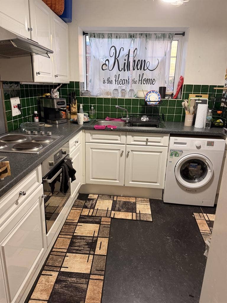 🏡 Spacious Furnished Double Room