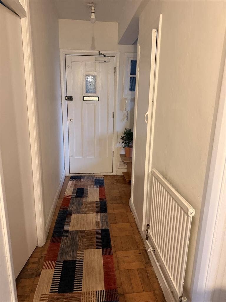 🏡 Spacious Furnished Double Room