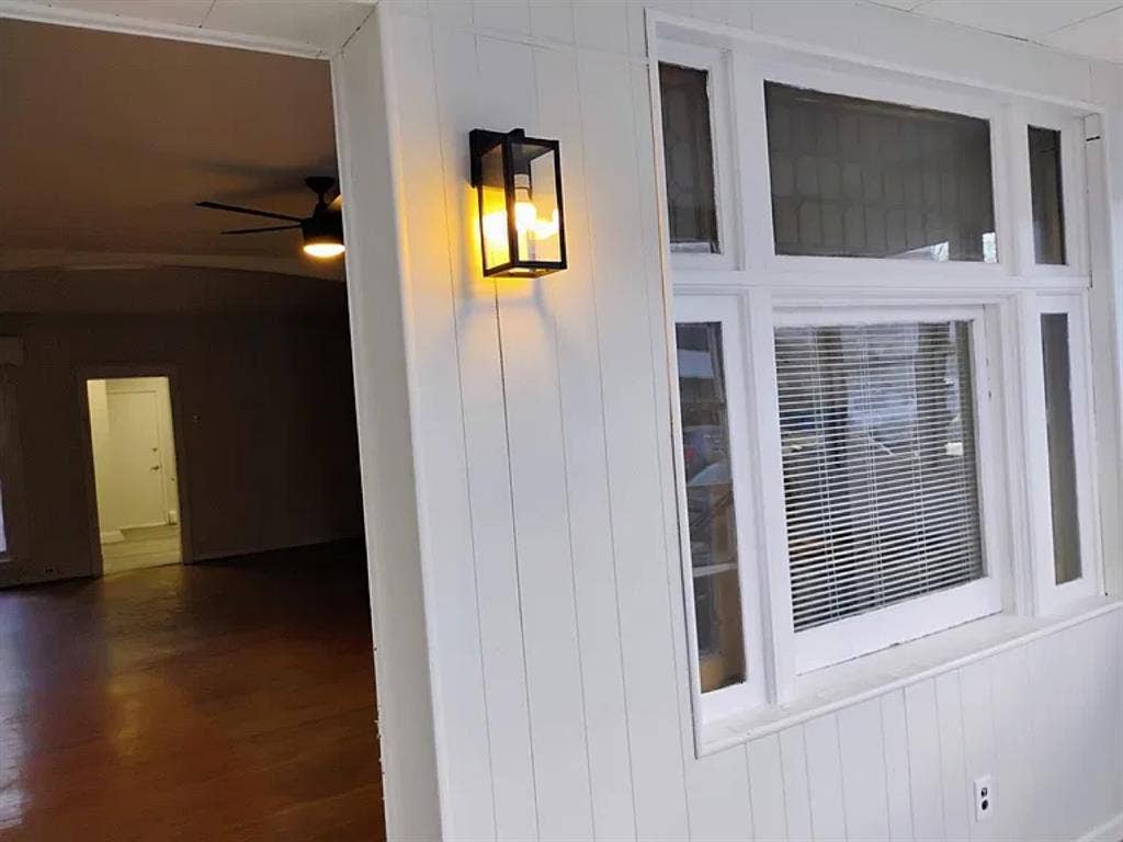 Private Room | Shared Bathroom