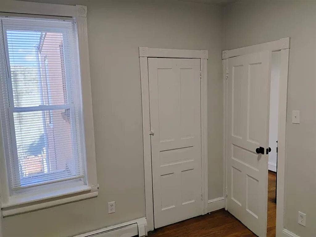 Private Room | Shared Bathroom