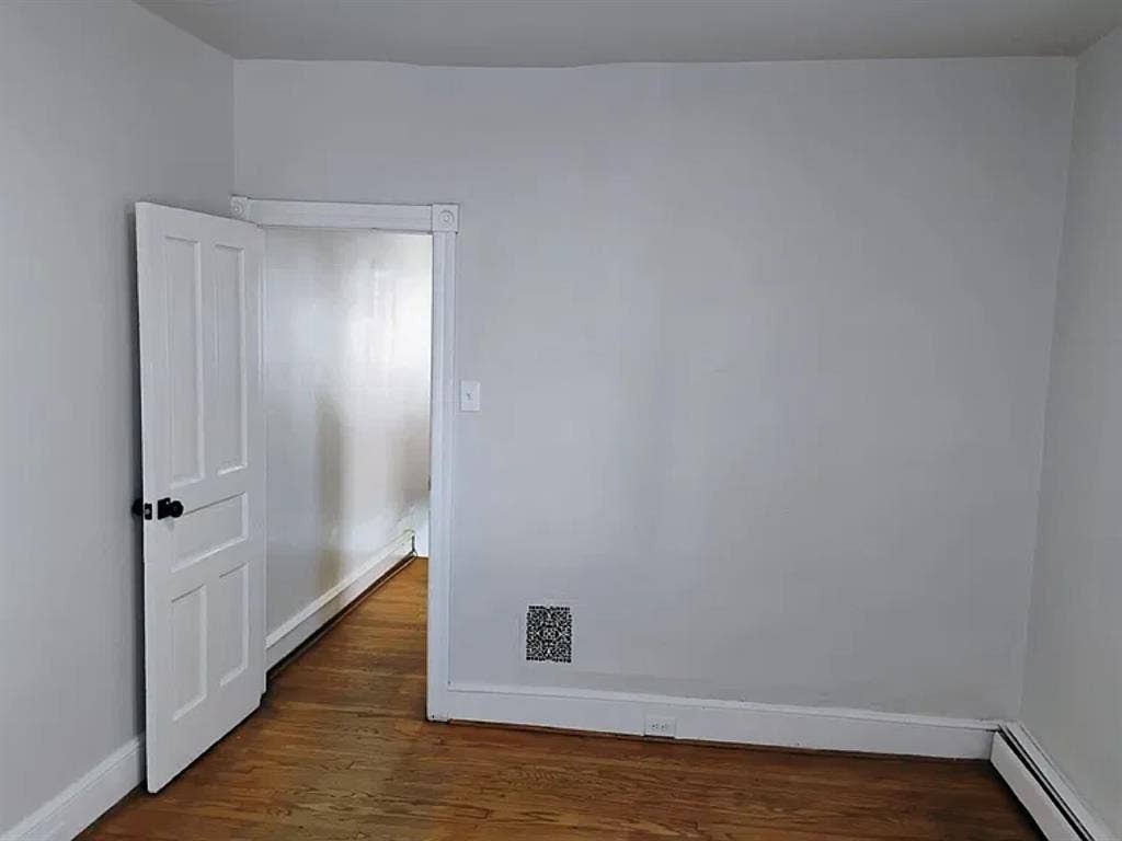 Private Room | Shared Bathroom