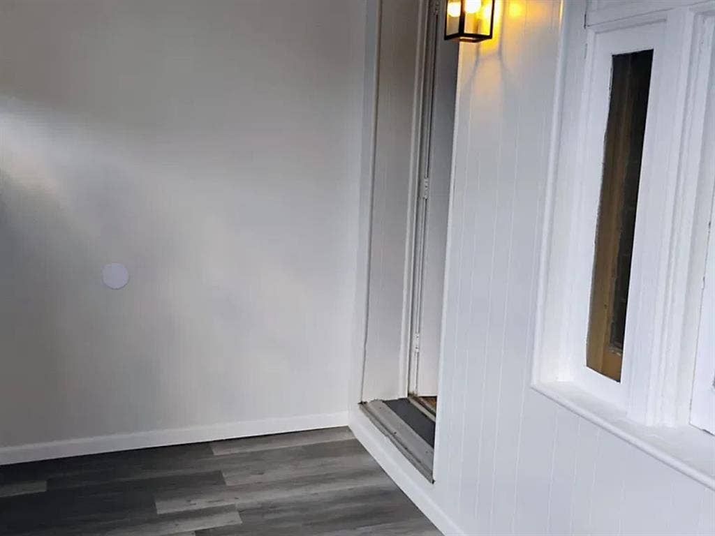 Private Room | Shared Bathroom