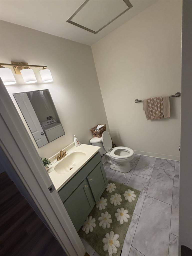 female roomate wanted