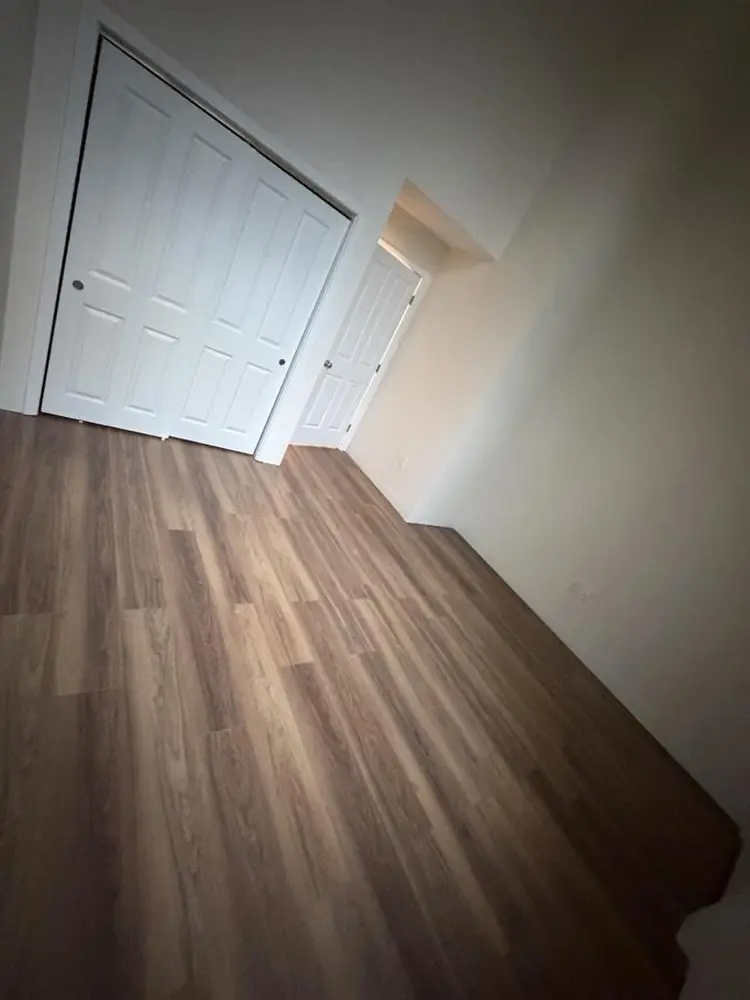 looking for female roomate 💐