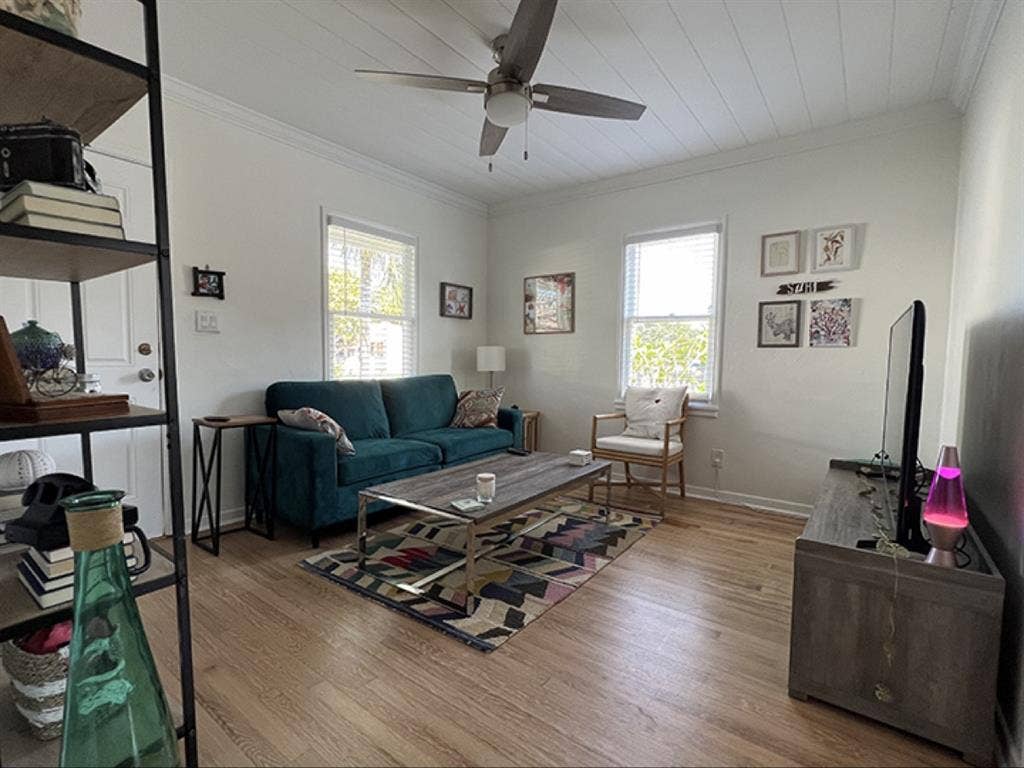 1/1 furnished available