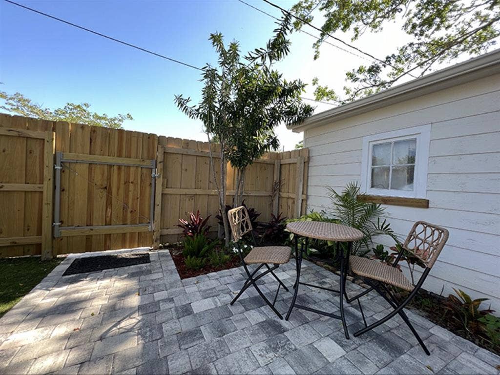 1/1 furnished available