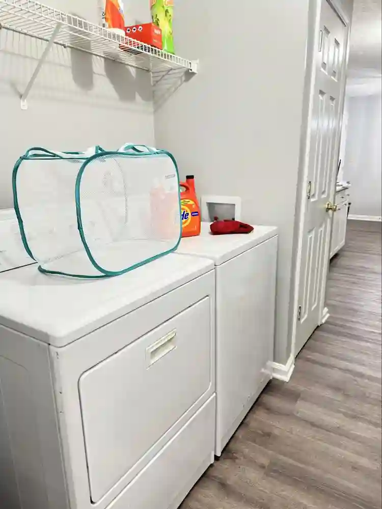 One room shared bathroom/Ready