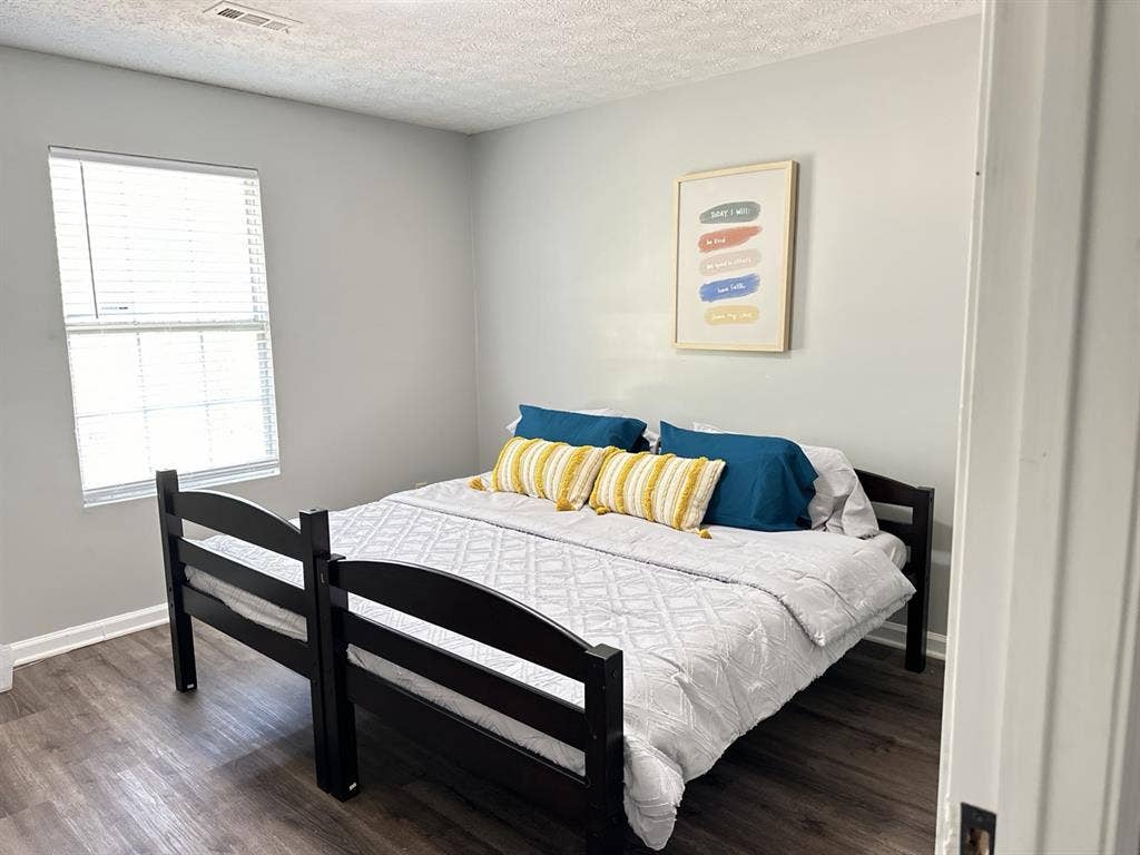One room shared bathroom/Ready