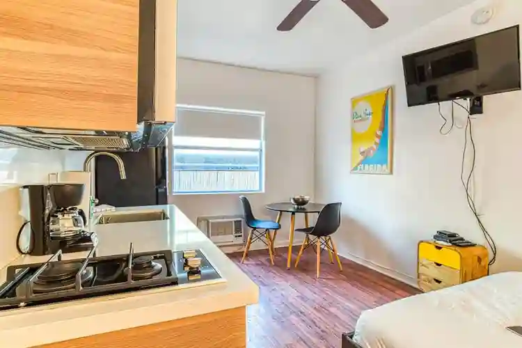 Cozy, waterfront condo with WiFi