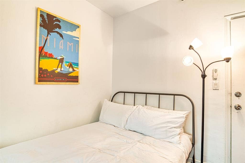 Cozy, waterfront condo with WiFi