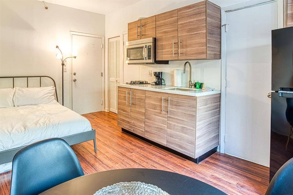 Cozy, waterfront condo with WiFi