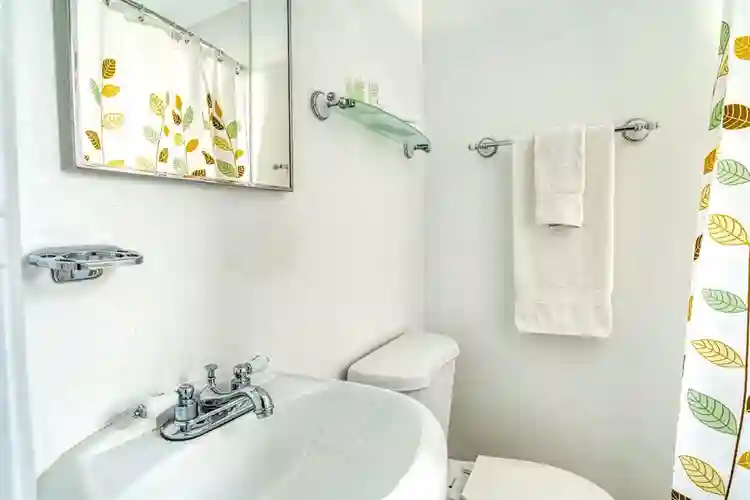 Cozy, waterfront condo with WiFi