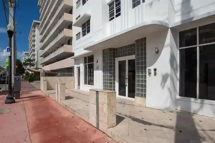 Cozy, waterfront condo with WiFi