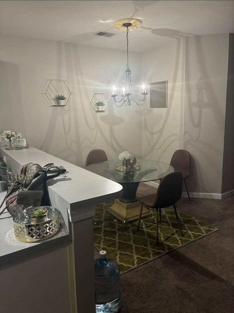 LOOKING FOR A ROOMMATE