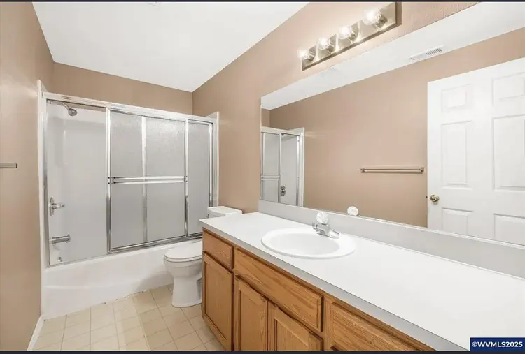 Room / loft/ bathroom
