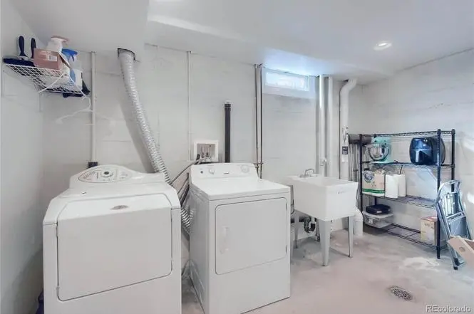 Spacious Sunny Room in NE Denver