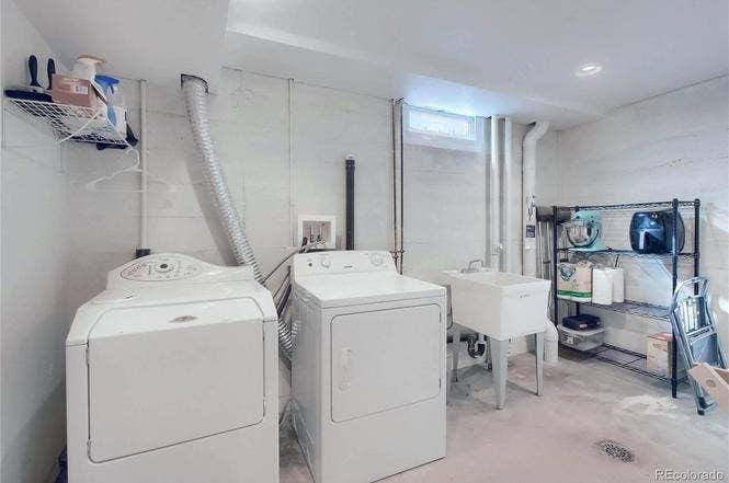 Spacious Sunny Room in NE Denver