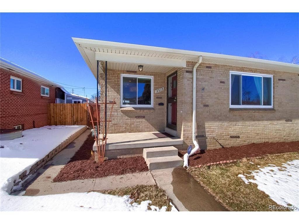Spacious Sunny Room in NE Denver
