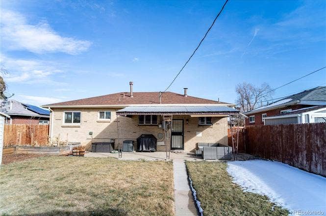 Spacious Sunny Room in NE Denver