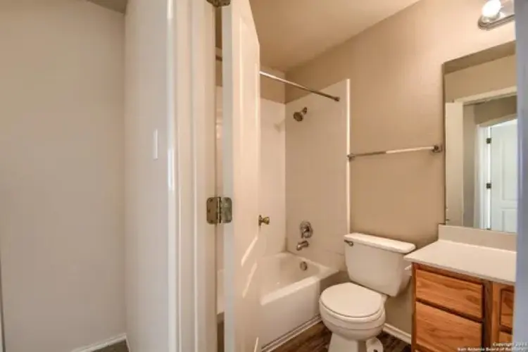 2 bds & 1bth shared home
