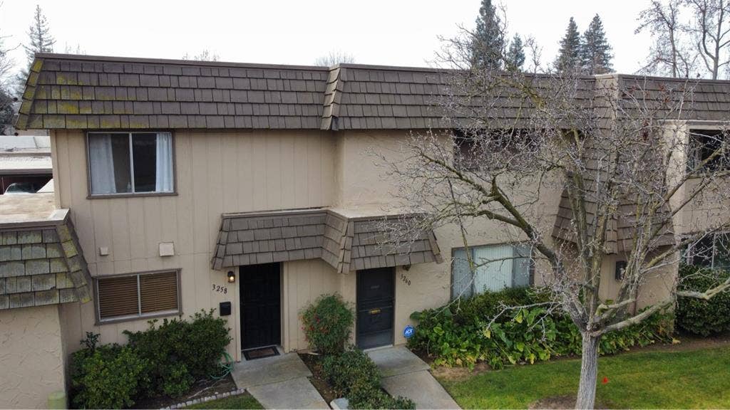 Upstairs bedroom for rent