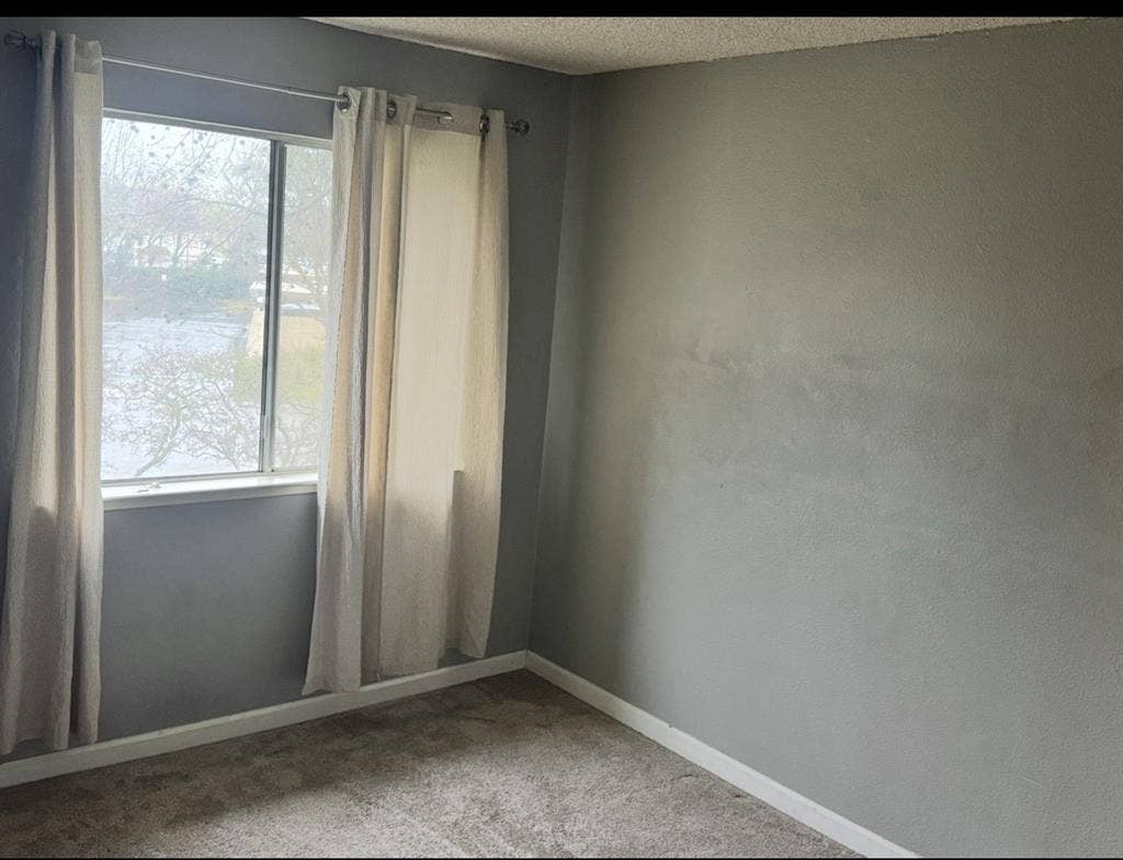 Upstairs bedroom for rent