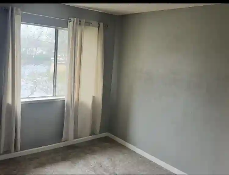 Upstairs bedroom for rent