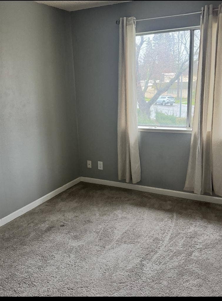 Upstairs bedroom for rent