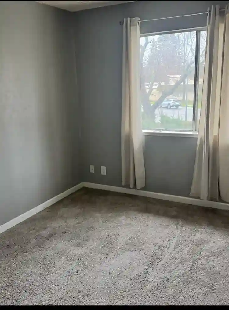 Upstairs bedroom for rent