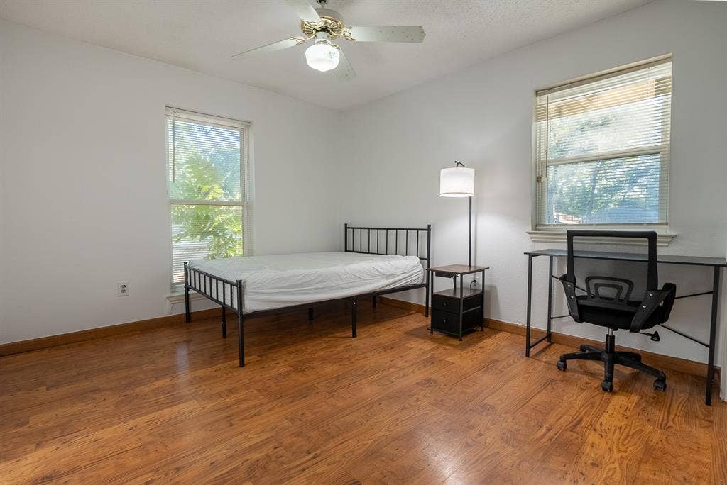 Clean, affordable room in Arlington