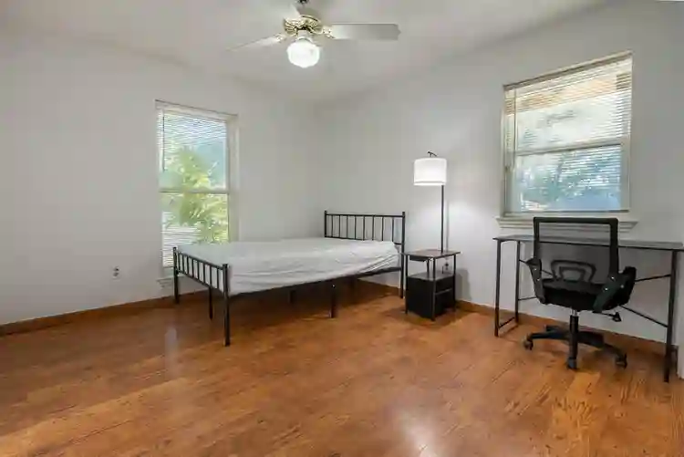 Clean, affordable room in Arlington
