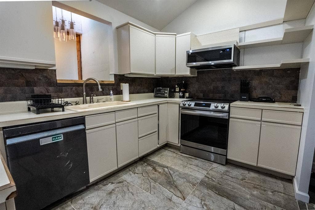 Clean, affordable room in Arlington
