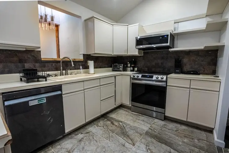 Clean, affordable room in Arlington