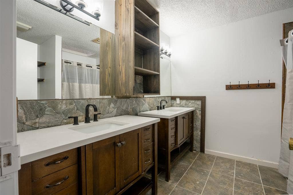 Private bedroom with ensuite bath