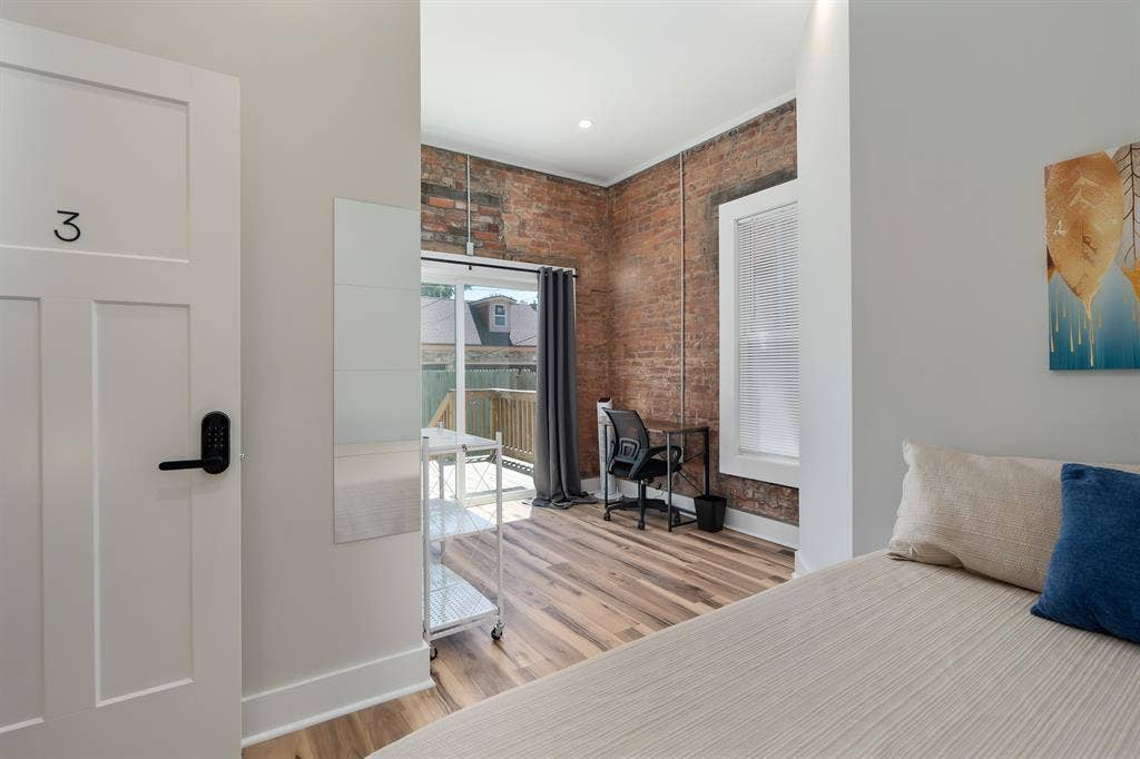 Private Entrance and Garage Space