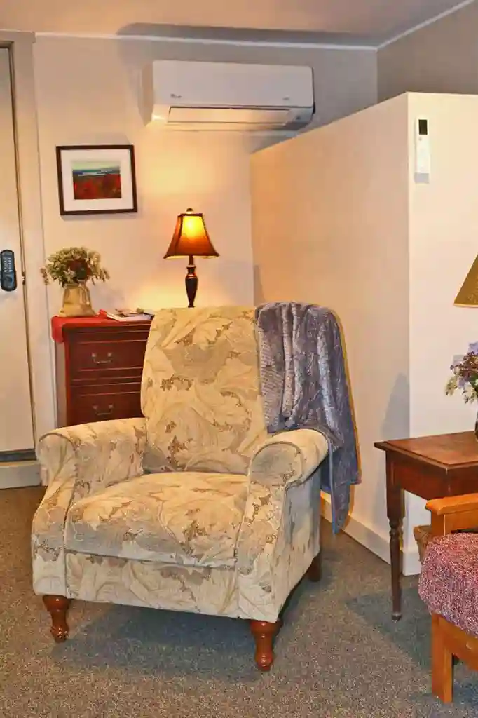 Furnished Studio | Center Conway