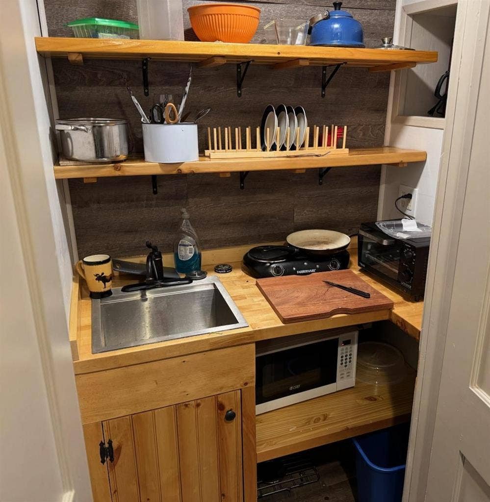 Furnished Studio | Center Conway
