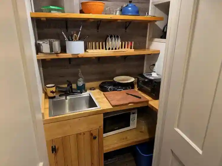 Furnished Studio | Center Conway